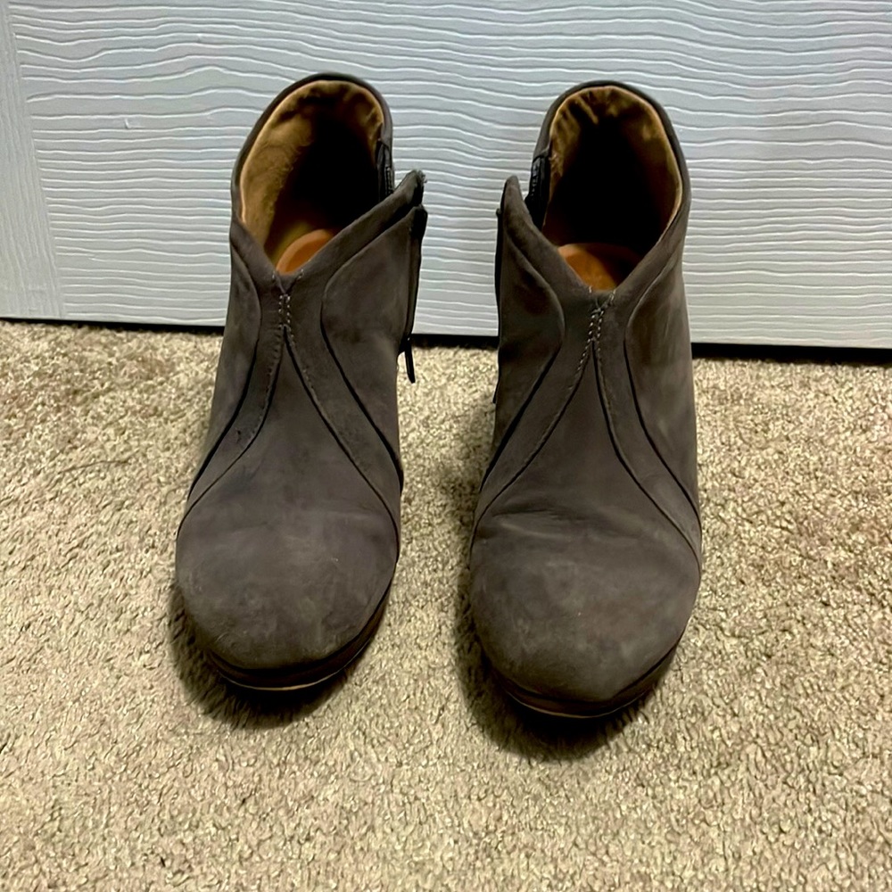 Kently Laila bootie in nubuck taupe